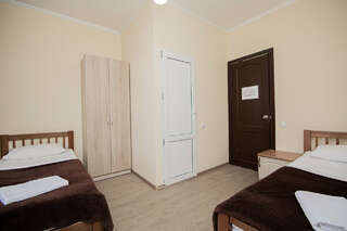 Гостиница Солнышко Геленджик Бюджетный двухместный номер с 2 отдельными кроватями-2