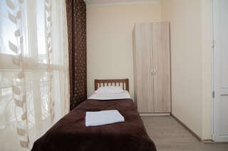 Гостиница Солнышко Геленджик Бюджетный двухместный номер с 2 отдельными кроватями-3