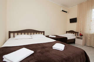 Гостиница Солнышко Геленджик Трехместный номер-2